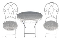 Tisch m.2 Stühlen